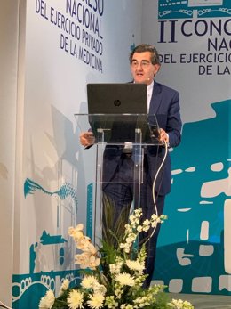 El presidente de la Fundación IDIS, Juan Abarca, durante su intervención en el II Congreso Nacional del ejercicio privado de la medicina