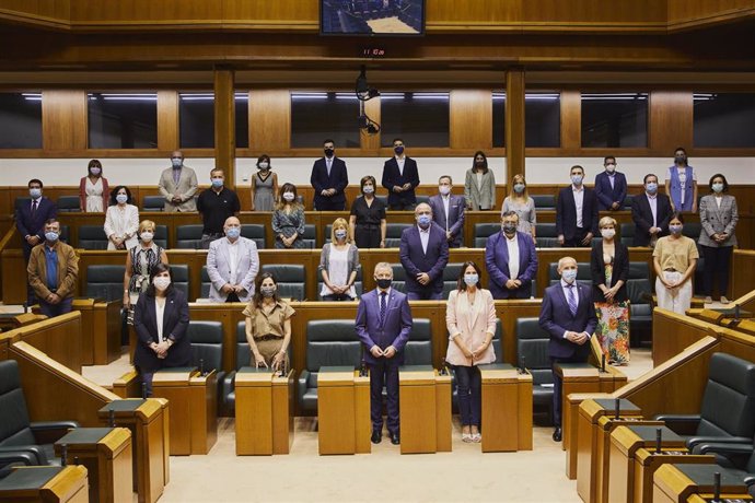 La acreditación de las 31 parlamentarios del PNV inicia la constitución del nuevo Parlamento Vasco