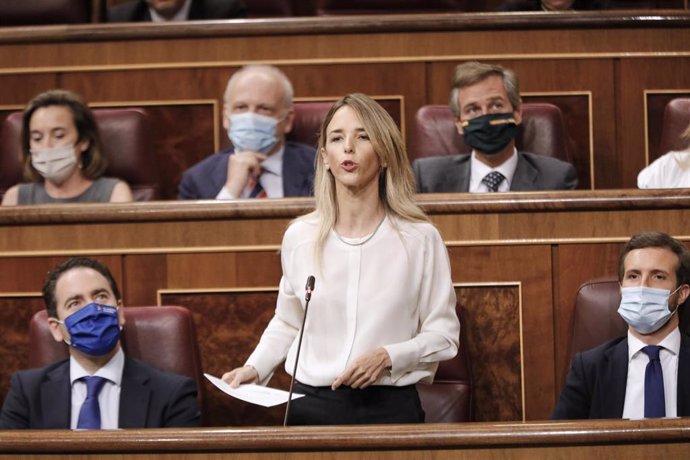 La portavoz parlamentaria del PP, Cayetana Álvarez de Toledo, interviene durante la penúltima sesión plenaria en el Congreso de los Diputados antes del paréntesis estival
