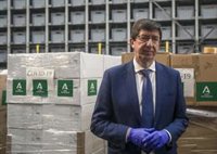 Junta defiende sus concursos públicos ante las críticas de PSOE-A a la licitación del reparto de mascarillas