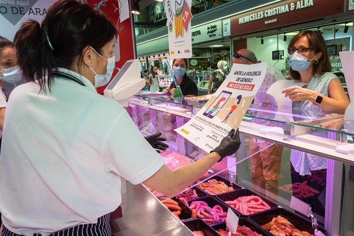Campaña de sensibilización contra la violencia de género en los mercados.