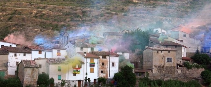    La localidad de Peroblasco, en el Valle Alto del Cidacos, celebra este sábado la edición número 30 de su tradicional Fiesta del Humo, una cita que comenzará a partir de las 21 horas