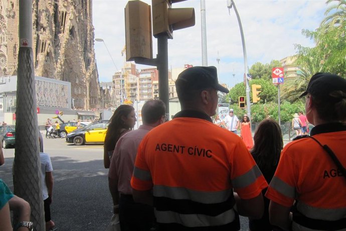 Agentes cívicos de Barcelona en la Sagrada Família