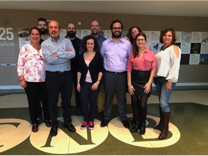 El grupo investigador liderado por el virólogo Mariano Esteban.