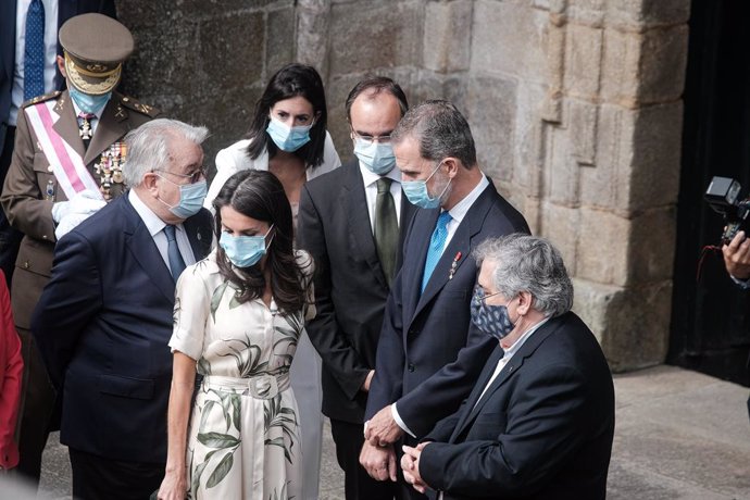 (AM)Felipe VI recuerda ante el Apóstol a las víctimas de la pandemia y el "impag