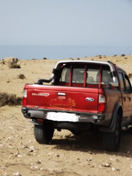 Denuncian a un particular por invadir con su vehículo los arenales de Tufia, Espacio Natural Protegido