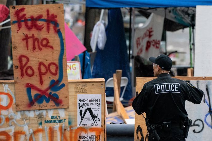 EEUU.- Las protestas originadas en Seattle se saldan con 45 detenciones y 21 pol
