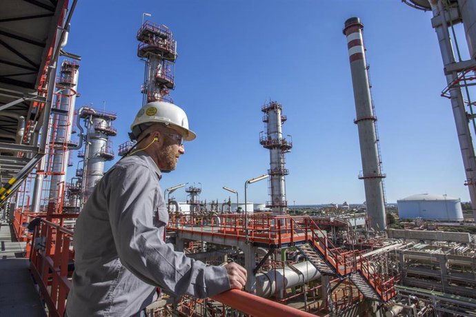 Imagen de la  Refinería La Rábida de Cepsa.