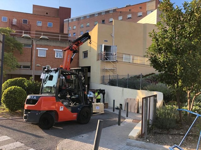 El hospital de Jaén recibe el nuevo acelerador lineal para tratar el cáncer