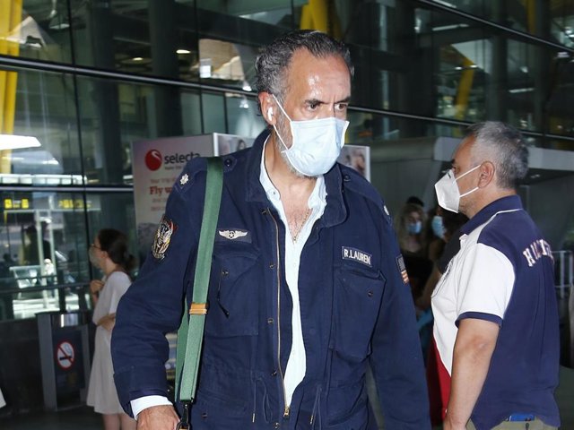 JAIME DE MARICHALAR EN EL AEROPUERTO