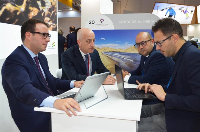 Imagen de archivo de Fernando Giménez en una reunión con operadores turísticos