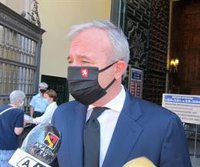 El alcalde de Zaragoza subraya, antes de asistir a la misa por las víctimas en el Pilar, que esto "no ha acabado"