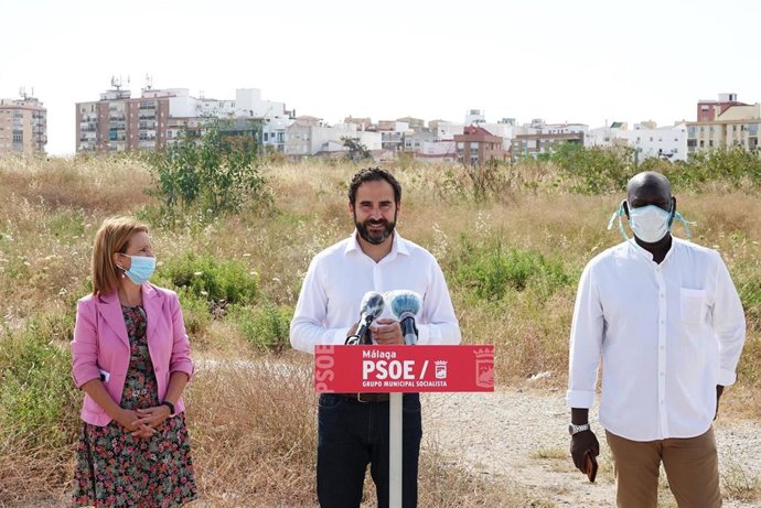 Foto de archivo de los ediles socialistas en Málaga, Daniel Pérez y Begoña Medina, en los Terrenos de Repsol