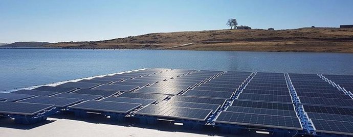 Planta fotovoltaica flotante en Extremadura