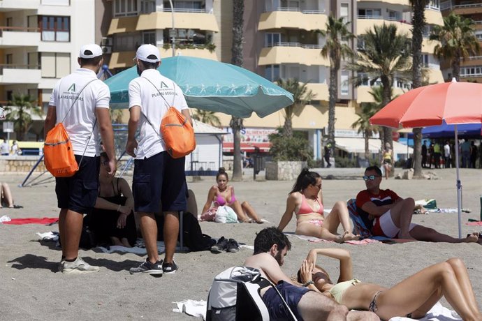 Auxiliares de la Junta de Andalucía en las playas