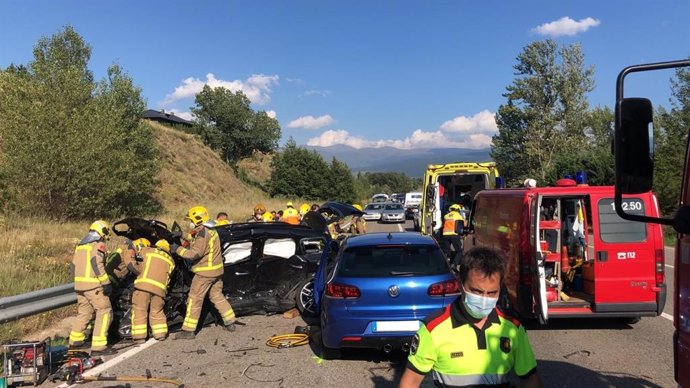 Xoc frontal de dos vehicles en la N-260 a Ger (Girona), on ha mort un conductor i dues persones més han resultat ferides.