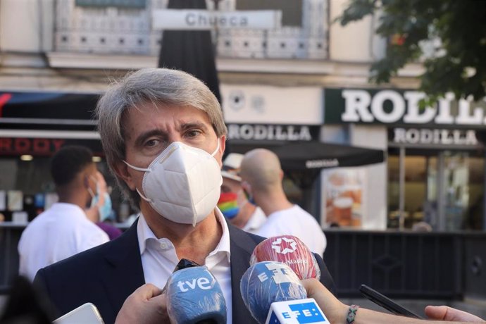 Foto recurso del consejero de Transportes, Movilidad e Infraestructuras de la Comunidad de Madrid, Ángel Garrido, durante la presentación del cambio de imagen del acceso a la estación de Metro de Chueca.