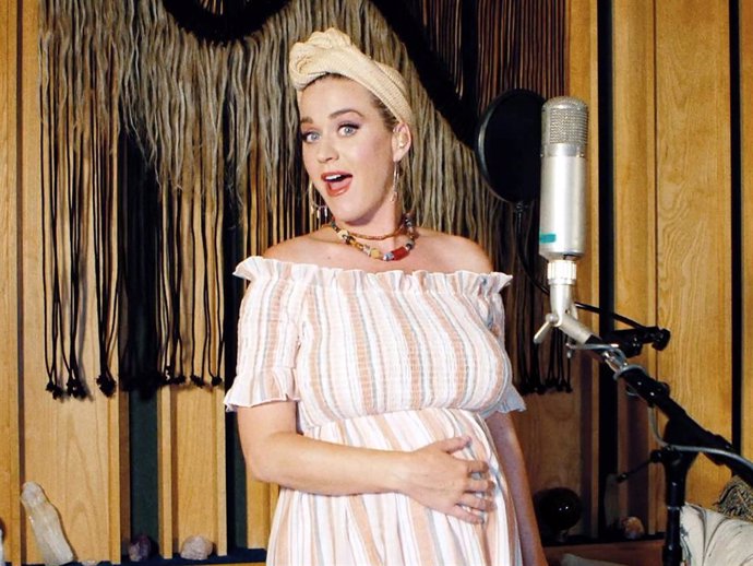 Katy Perry ofrece su último concierto antes de dar a luz.