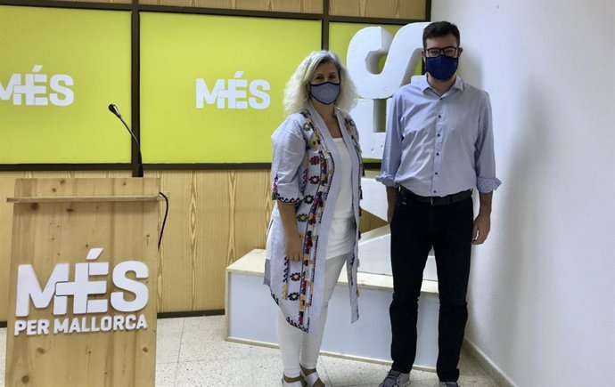 El coordinador de MÉS per Mallorca, Antoni Noguera, y la miembro de la Ejecutiva Anabel Riberas