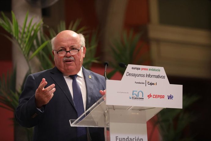 El consejero de Salud y Familias, Jesús Aguirre, durante su intervención en los desayunos informativos de Europa Press Andalucía