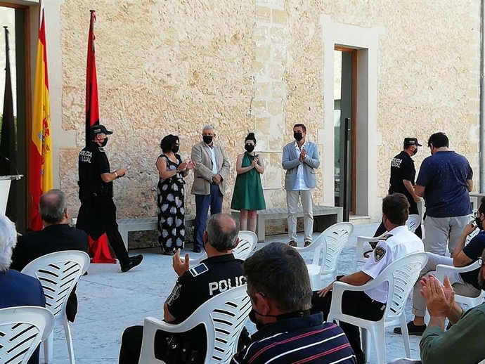 Acto de entrega de medallas a policías locales de Pollena