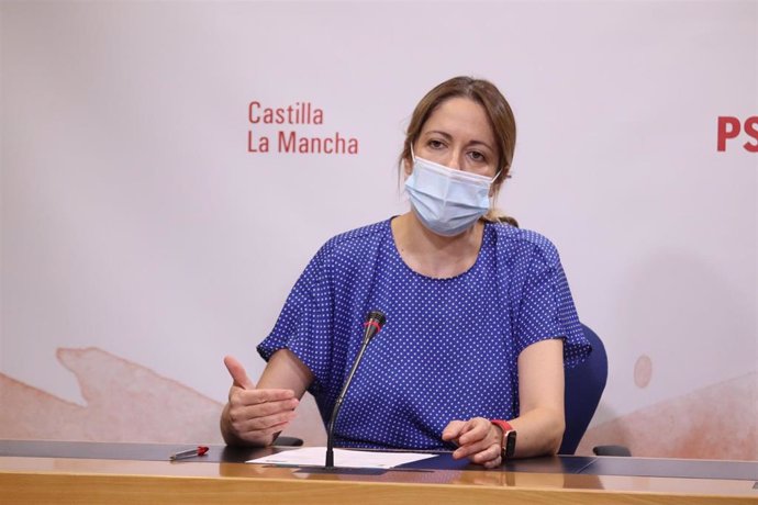La portavoz del PSOE C-LM, Cristina Maestre, en rueda de prensa.