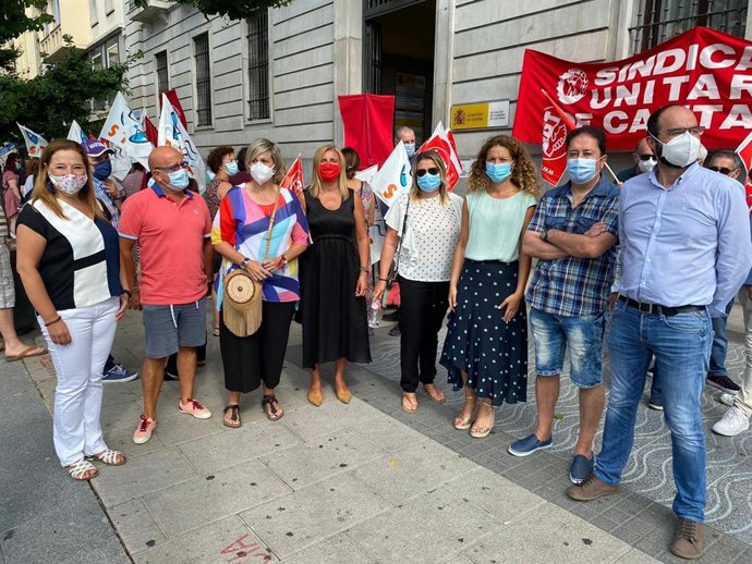 La delegada del Gobierno, Ainoa Quiñones, con los trabajadores de Digitex