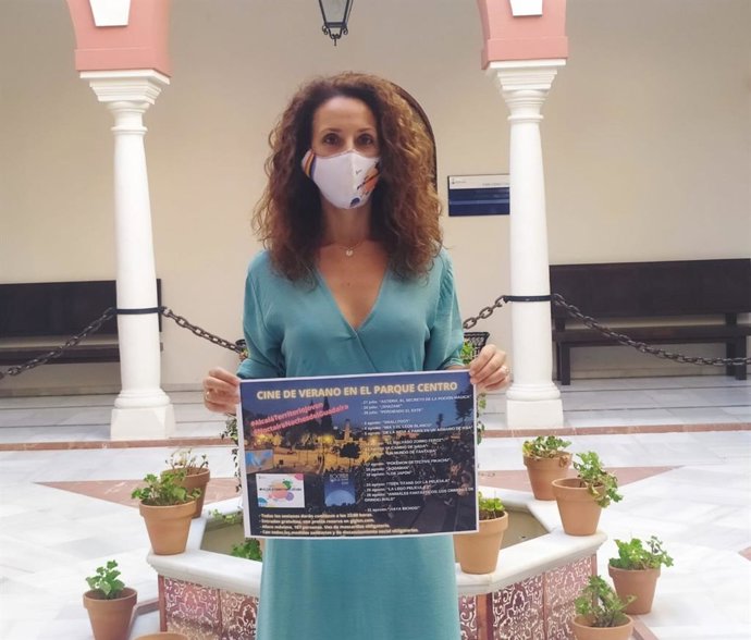 Rosa Carro, delegada de Juventud, ha presentado este lunes el cartel del cine de verano con una gran variedad de títulos para todos los públicos.
