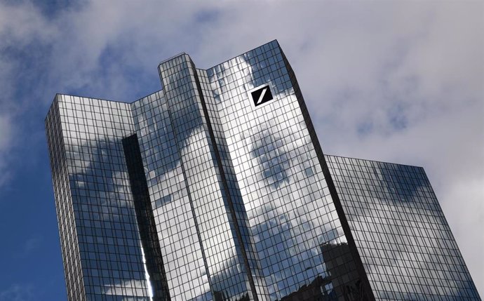 FILED - 04 March 2019, Hessen, Frankfurt_Main: Clouds pass over the Deutsche Bank headquarters in Frankfurt's banking district. After no dividends were paid out in 2019, Deutsche Bank shareholders were told on Wednesday that they will have to wait anoth