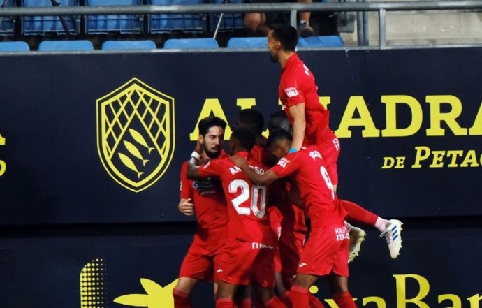 El Fuenlabrada impide el ascenso del Cádiz