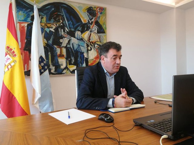 El conselleiro de Cultura e Turismo, Román Rodríguez, se reúne por videoconferencia con representantes del sector turístico