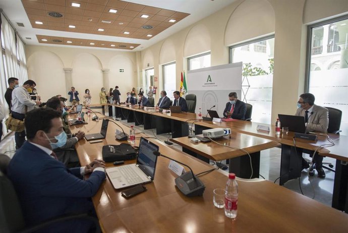 Fira del convenio entre la Junta de Andalucía y las diputaciones andaluzas.