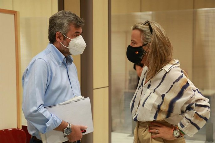 El delegado de Presidencia del Ayuntamiento de Córdoba, Miguel Ángel Torrico (PP), y la primera teniente de alcalde, Isabel Albás (Cs)