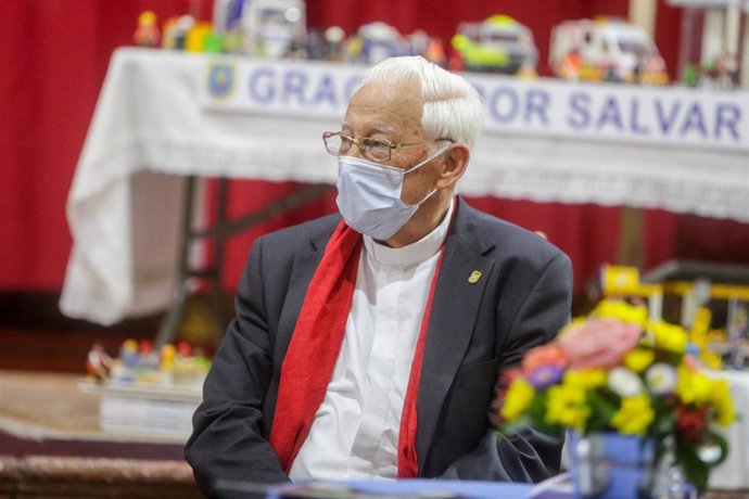 El Padre Ángel, presidente de la ONG Mensajeros por la Paz, durante la visita del presidente del Parlamento Europeo, David Sassoli, a la Iglesia de San Antón, epicentro de la ONG, en Madrid (España), a 15 de julio de 2020.