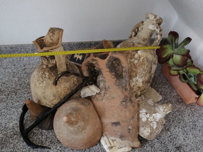 Algunas de las ánforas localizadas.