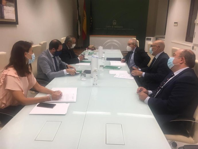 La Consejería de Justicia de la Junta de Andalucía presenta al Consejo andaluz de Colegios de Abogados el nuevo Reglamento de Asistencia Jurídica gratuita