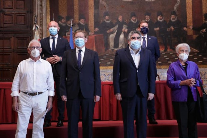 Acto de firma del protocolo de puesta en marcha de la Fundación Raimon i Annalisa de la Comunitat Valenciana y el Centro Raimon de Actividades Culturales