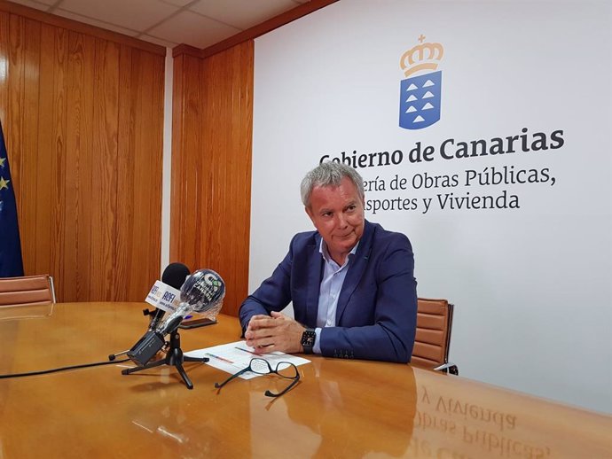 El consejero de Obras Públicas, Transporte y Vivienda del Gobierno de Canarias, Sebastián Franquis