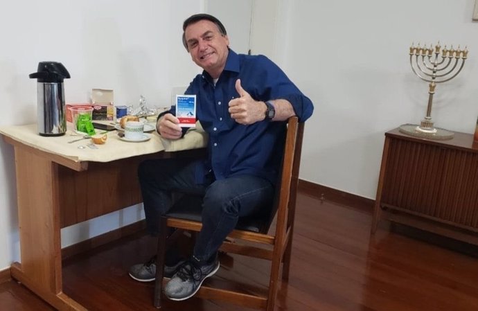 Coronavirus.- Bolsonaro vuelve al trabajo en el Palacio de Planalto tras superar
