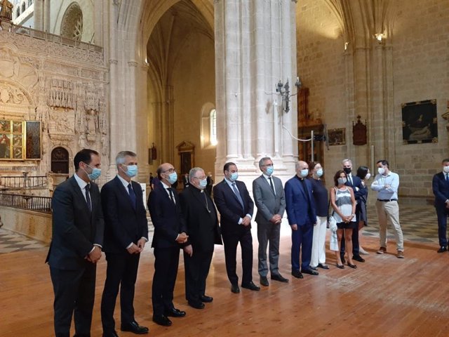 El Ministro de Transportes, Movilidad y Agenda Urbana, José Luis Ábalos, durante su visita a la catedral de Palencia