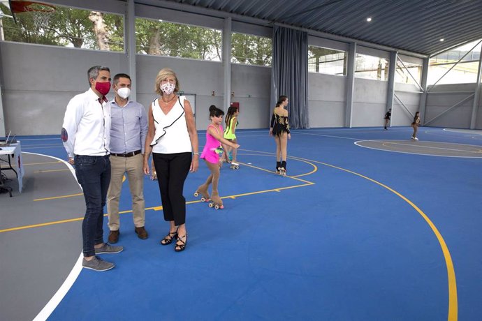 Pablo Zuloaga y Marina Lombó inauguran el pabellón polideportivo de Villasevil