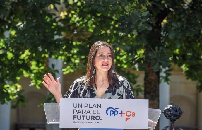 La presidenta de Ciudadanos, Inés Arrimadas, durante su intervención en el acto central de campaña de la coalición PP+Cs en la Casa de Juntas de Gernika. En Guernika, Vizcaya, País Vasco (España) a 5 de julio de 2020.
