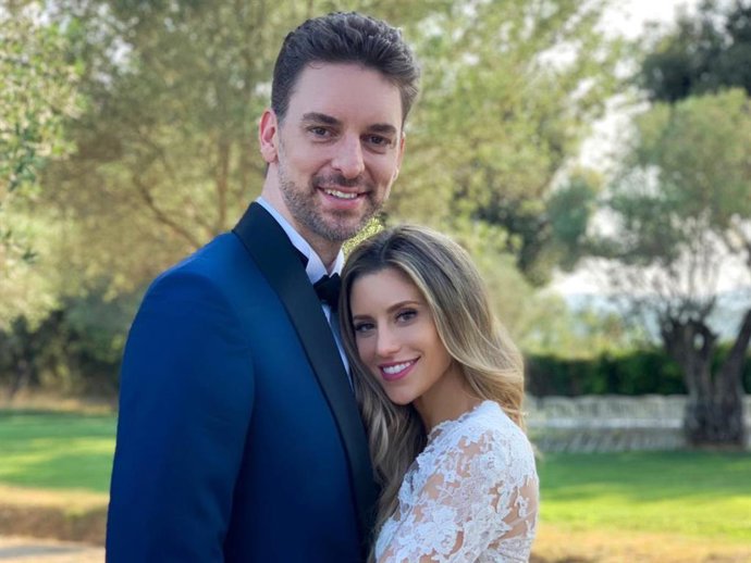 Pau Gasol y Cat McDonnell, el día de su enlace en Girona después de haberse casado días antes en San Francisco