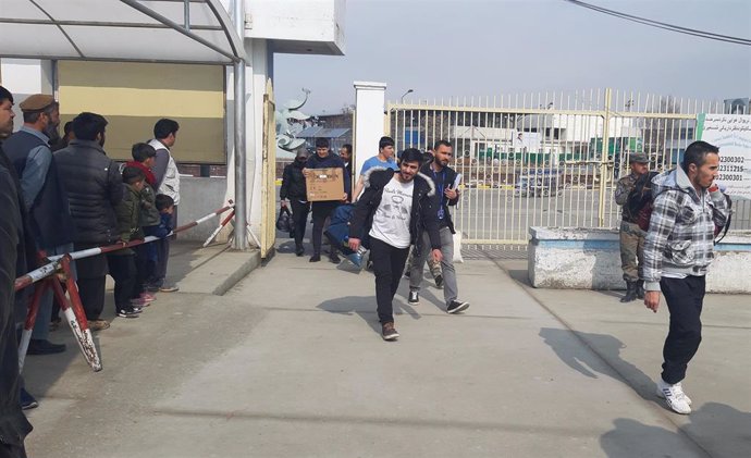 Afganos regresando a Kabul tras haber sido rechazada su solicitud de asilo por Alemania