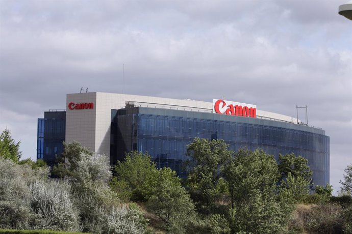 Japón.- Canon entra en pérdidas en el segundo trimestre al facturar un 25,7% men