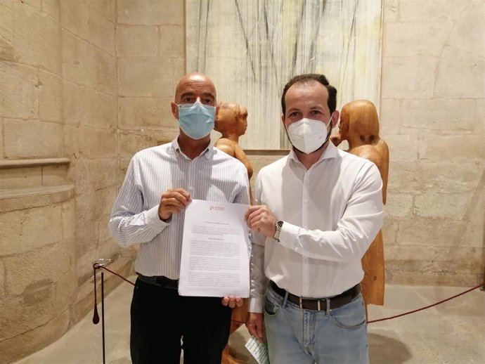 El portavoz del Grupo Parlamentario de Ciudadanos, Pablo Baena, presenta junto con el portavoz del Grupo Municipal de la misma formación, Ignacio Tricio, una proposición de ley para reformar el reglamento del Pleno del Ayuntamiento de Logroño.