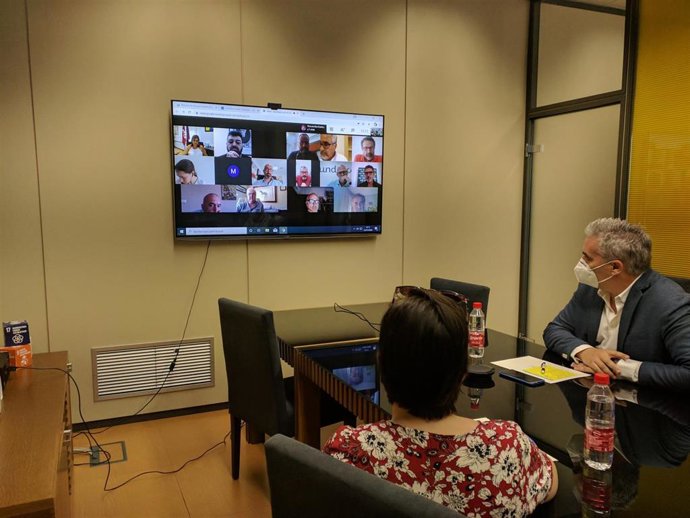El delegado de Programas Europeos y Administración Electrónica en la Diputación de Córdoba, Víctor Montoro, mantiene un encuentro telemático con agentes sociales y económicos