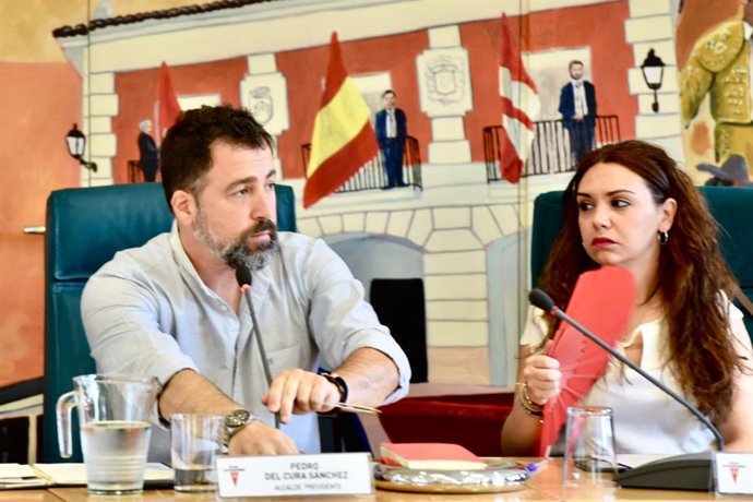 El alcalde de Rivas Vaciamadrid, Pedro del Cura, interviene en el Pleno municipal de la localidad.