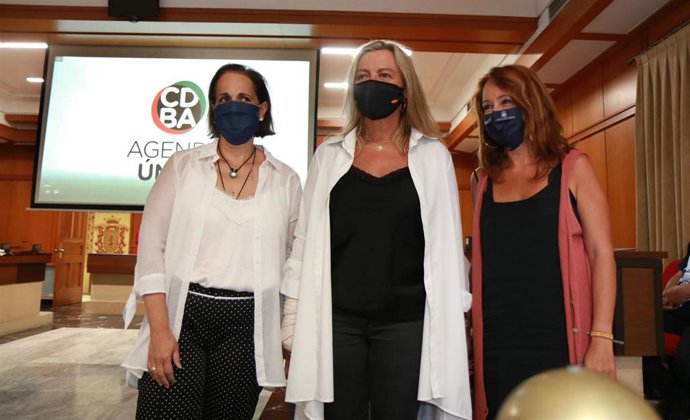 Albás (centro), entre Torrent y Aguilar en la presentación de la Agenda Única.