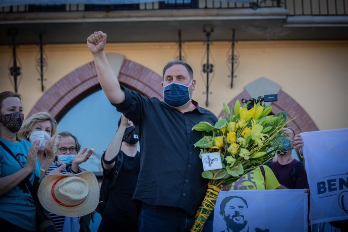 El líder de ERC, Oriol Junqueras, es homenajeado por su partido y sus vecinos en su pueblo el día en el que ha alcanzado su clasificación en tercer grado, en Sant Vicen dels Horts, Barcelona, Catalunya (España), a 17 de julio de 2020.